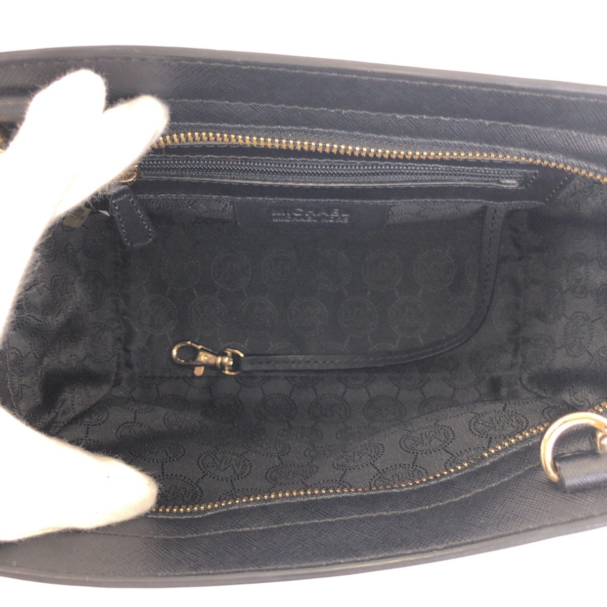 21937
Michael Kors マイケルコース ブラック 黒 ゴールド金具 レザー 30T3GLMM2L ショルダーバッグ レディース ABP6