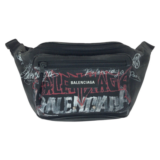 21943
BALENCIAGA バレンシアガ EXPLORER diy metal allover ブラック レッド ホワイト ナイロン 482389 ボディバッグ ウエストポーチ バムバッグ メンズ A82