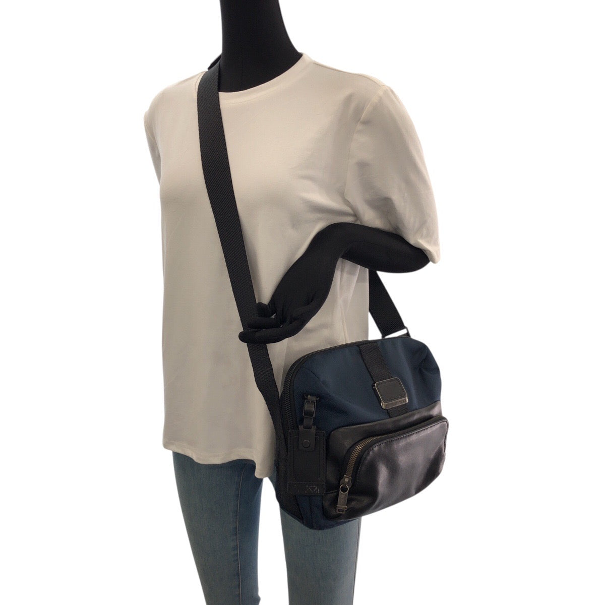 21975
TUMI Alpha Bravo Navy Black Nylon / Leather 232305NVY Shoulder Bag Messenger Bag Men's ABP15