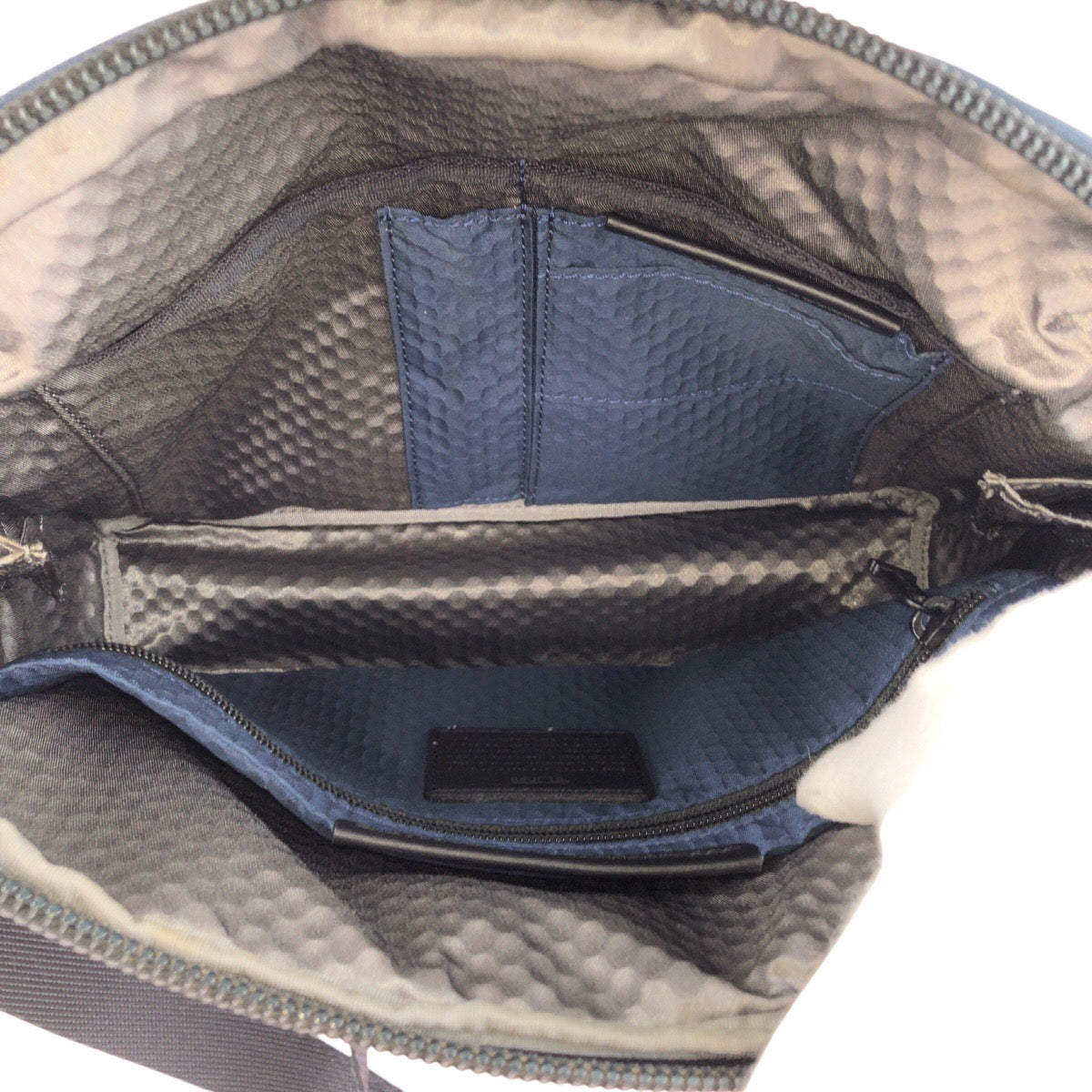 21975
TUMI Alpha Bravo Navy Black Nylon / Leather 232305NVY Shoulder Bag Messenger Bag Men's ABP15