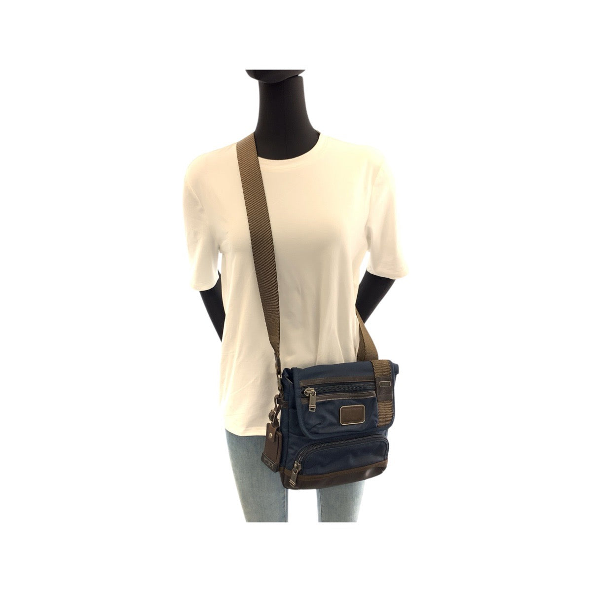 21976
TUMI Alpha Bravo Barstow Crossbody Navy Brown Silver Hardware Nylon / Leather 2223306NVY2 Shoulder Bag Pouch Men's ABP15