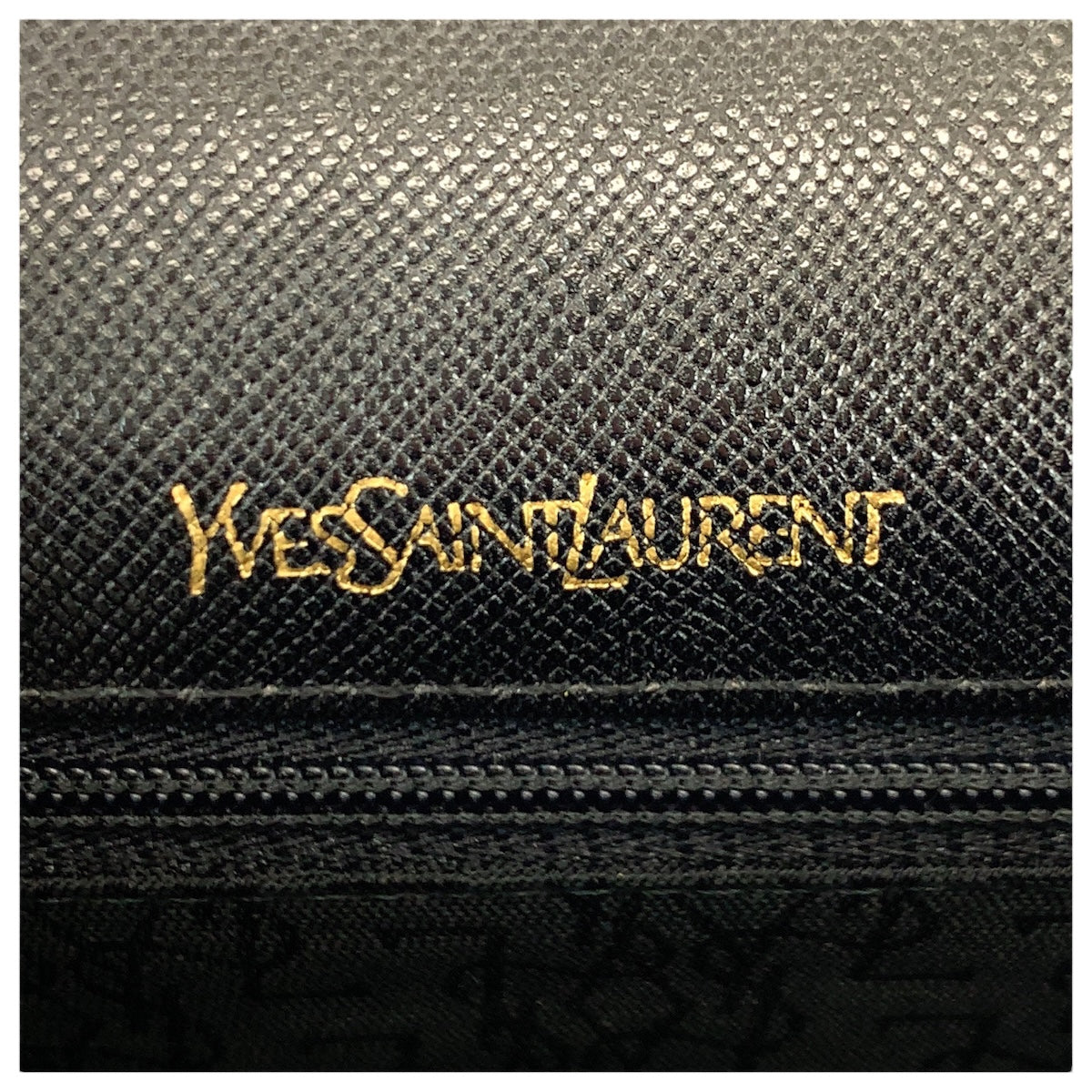 21978
YVES SAINT LAURENT イヴ サンローラン ヴィンテージ YSL ブラック 黒 レザー ショルダーバッグ レディース A42