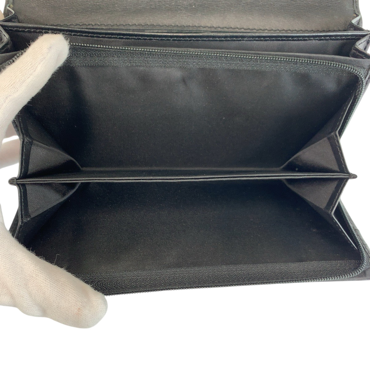 22000
Vivienne Westwood ヴィヴィアンウエストウッド アーカイブオーブ 型押し ブラック 黒 ゴールド金具 レザー 長財布 ロングウォレット レディース A14