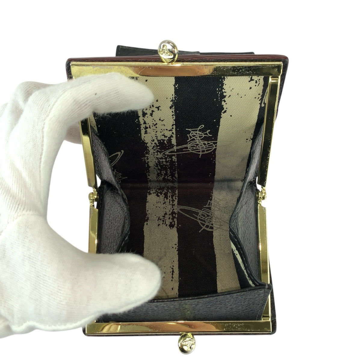 22017
Vivienne Westwood ヴィヴィアンウエストウッド ブラック 黒 ゴールド金具 レザー 折財布 コンパクトウォレット レディース ABP14