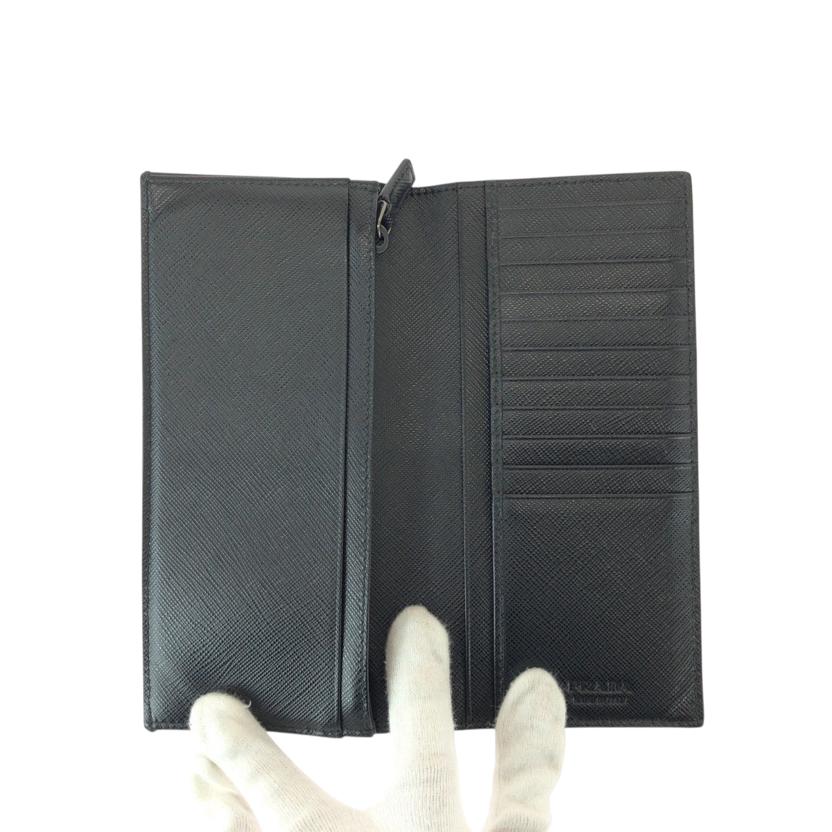 22022
PRADA プラダ サフィアーノ ブラック 黒 ガンメタ金具 レザー 長財布 折財布 ロングウォレット メンズ A25