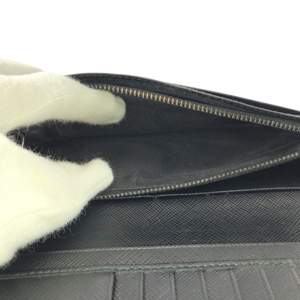 22022
PRADA プラダ サフィアーノ ブラック 黒 ガンメタ金具 レザー 長財布 折財布 ロングウォレット メンズ A25