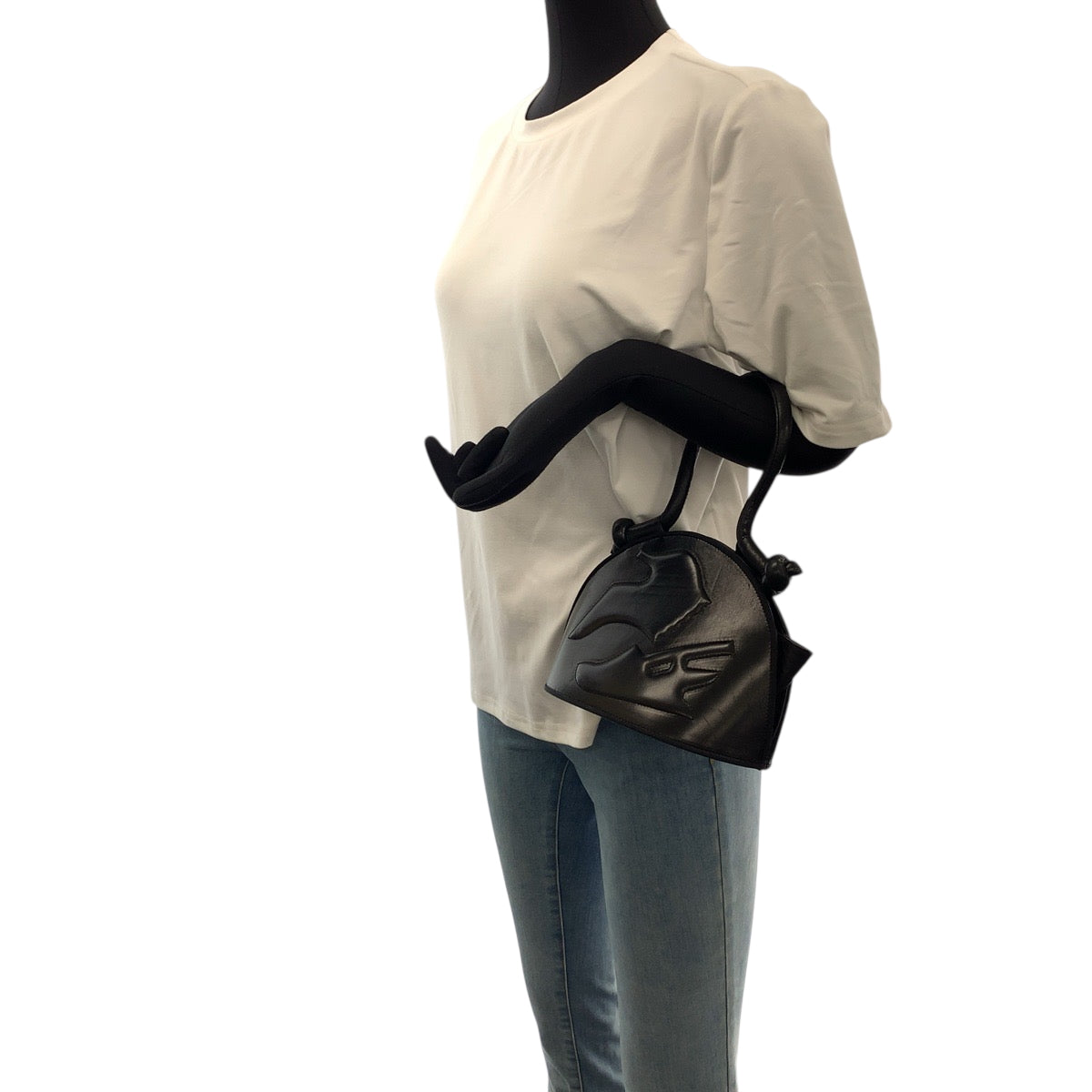 22048
Salvatore Ferragamo サルヴァトーレフェラガモ ブラック 黒 ゴールド金具 レザー ハンドバッグ レディース ABP35