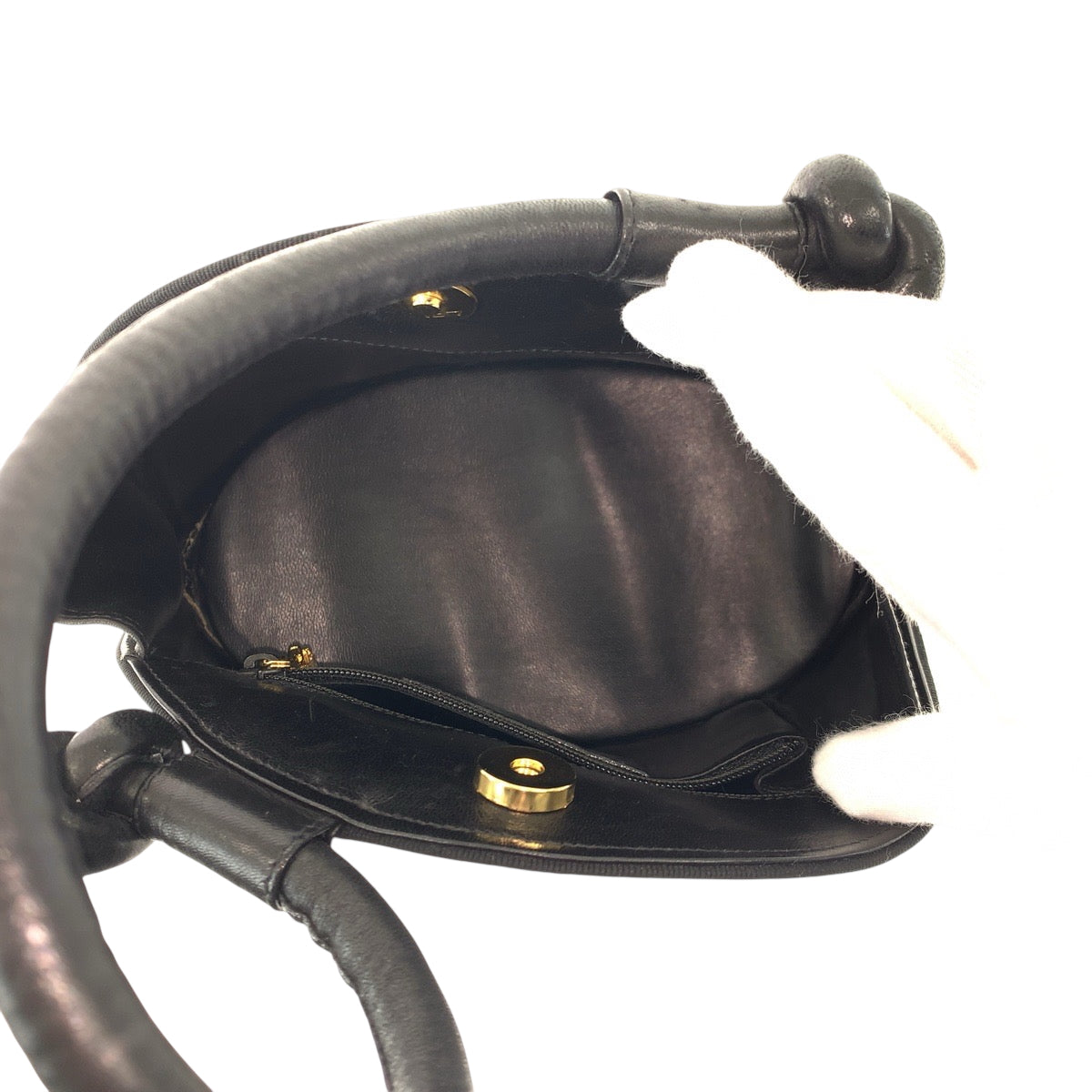 22048
Salvatore Ferragamo サルヴァトーレフェラガモ ブラック 黒 ゴールド金具 レザー ハンドバッグ レディース ABP35