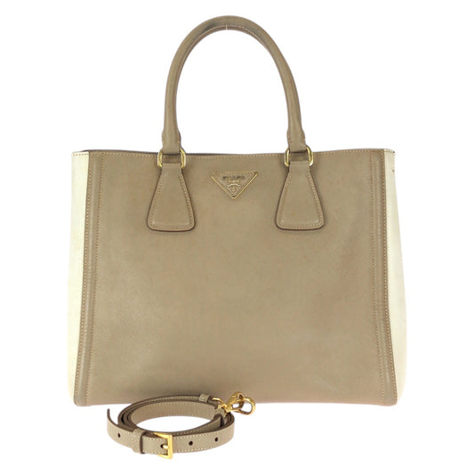 22111
PRADA プラダ サフィアーノ ガレリア 三角ロゴプレート ベージュ ホワイト ゴールド金具 レザー トートバッグ ショルダーバッグ 2way レディース AB37
