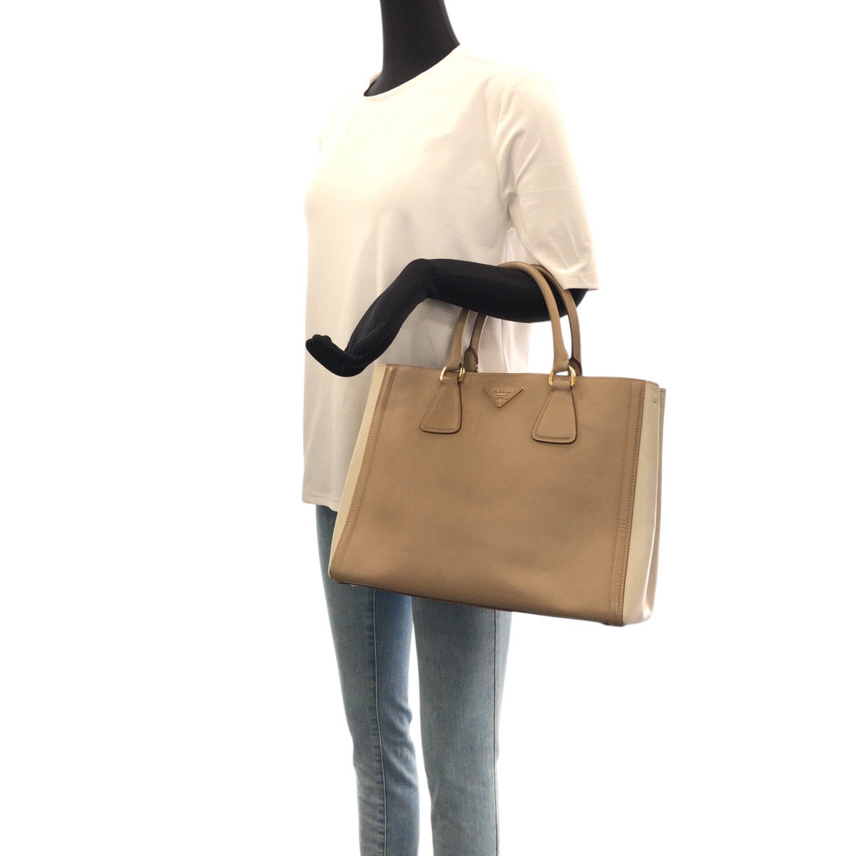 22111
PRADA Saffiano Galleria Triangle Logo Plate Beige White Gold Hardware Leather Tote Bag Shoulder Bag 2way Women's AB37