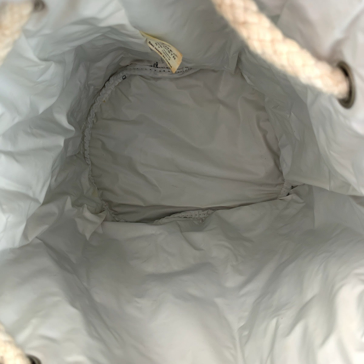 22149
CHANEL シャネル 巾着 ブラック ホワイト ゴールド金具 キャンバス ショルダーバッグ レディース AB7