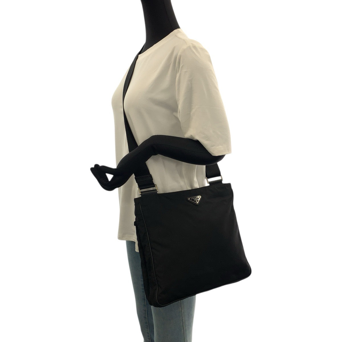 22165
PRADA プラダ テスート 三角ロゴプレート ブラック 黒 シルバー金具 ナイロン ショルダーバッグ メッセンジャーバッグ レディース ABP40