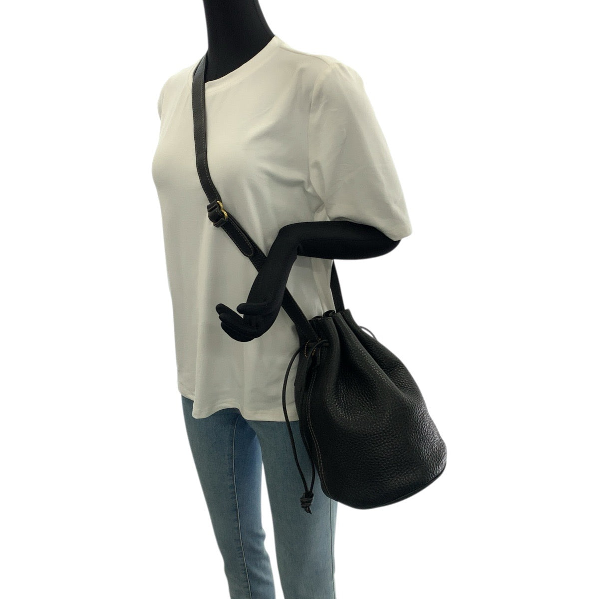 22201
COACH Vintage Old Coach Drawstring Black Gold Hardware Leather 4905 Shoulder Bag Unisex Women's ABP10