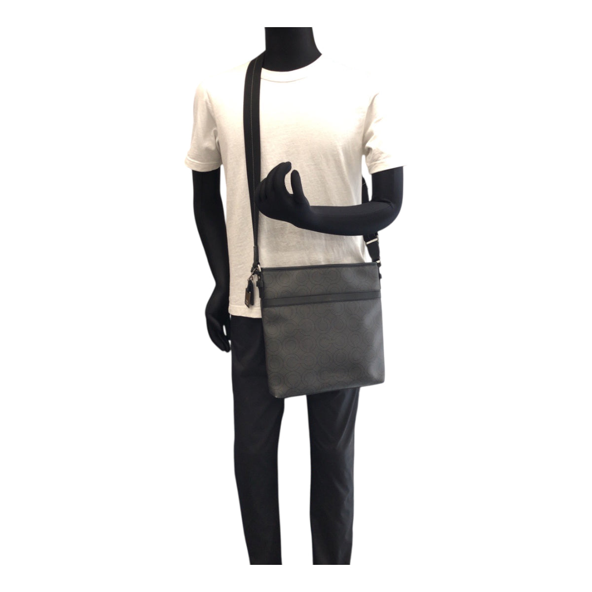 22203
COACH コーチ オプアート グレー ブラック シルバー金具 PVC / レザー 70267 ショルダーバッグ ポシェット メンズ ABP8