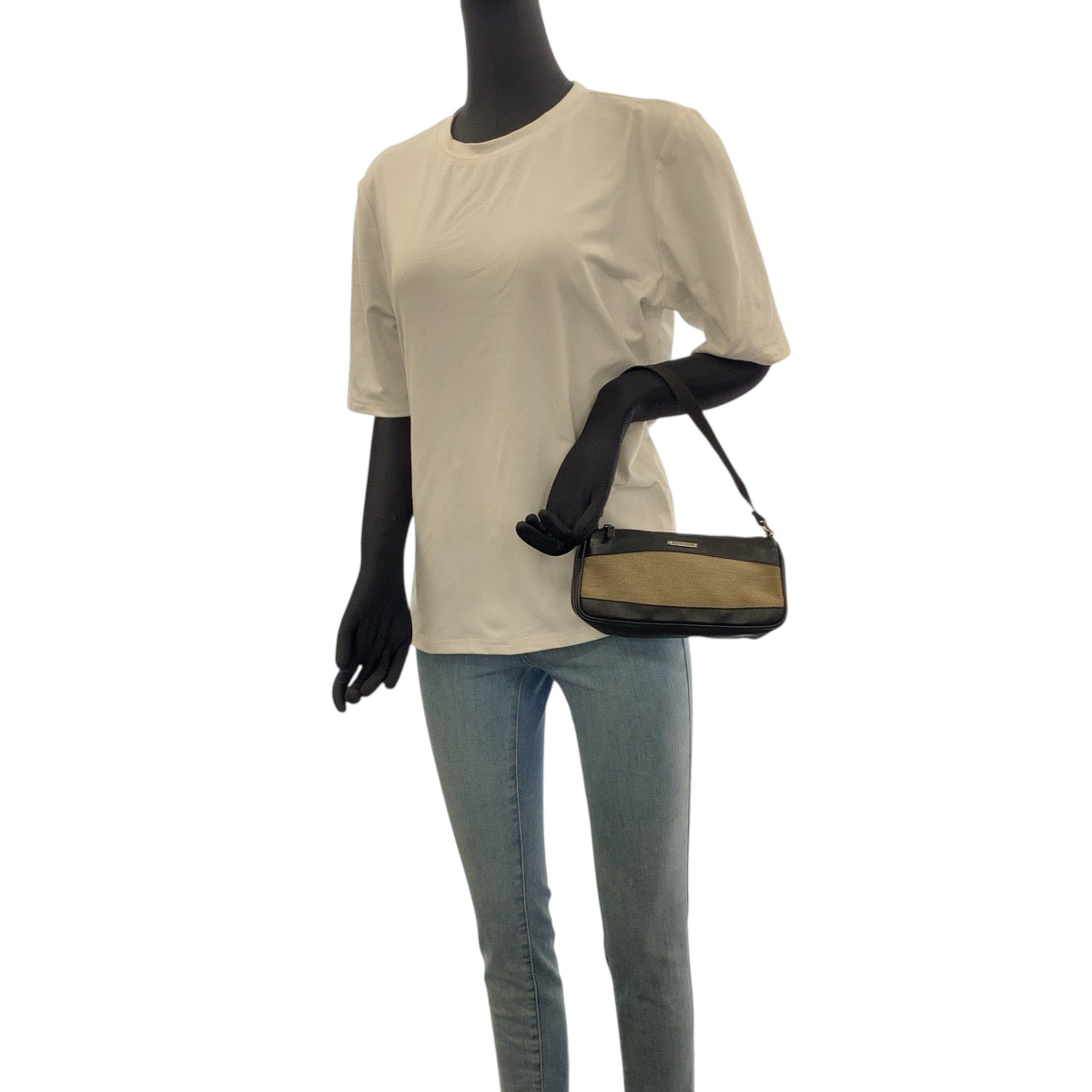 22210
GUCCI グッチ ブラック ベージュ シルバー金具 キャンバス / レザー 92820 ハンドバッグ アクセサリーポーチ レディース A35