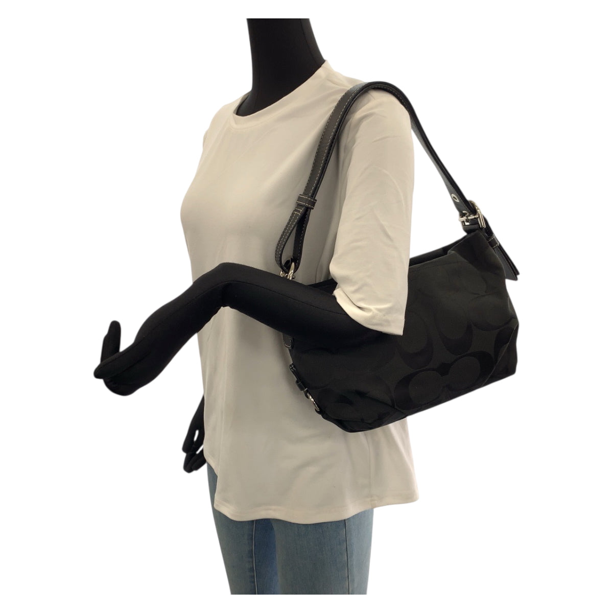 22217
COACH Signature Black Canvas / Leather F15068 Shoulder Bag Handbag Women's ABP7