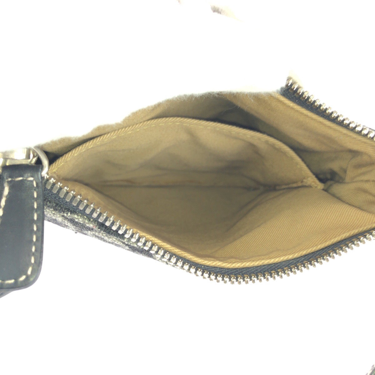 22221
COACH コーチ ミニシグネチャー ブラック 黒 グレー シルバー金具 ウール / レザー FO J 8132 ハンドバッグ アクセサリーポーチ レディース A10