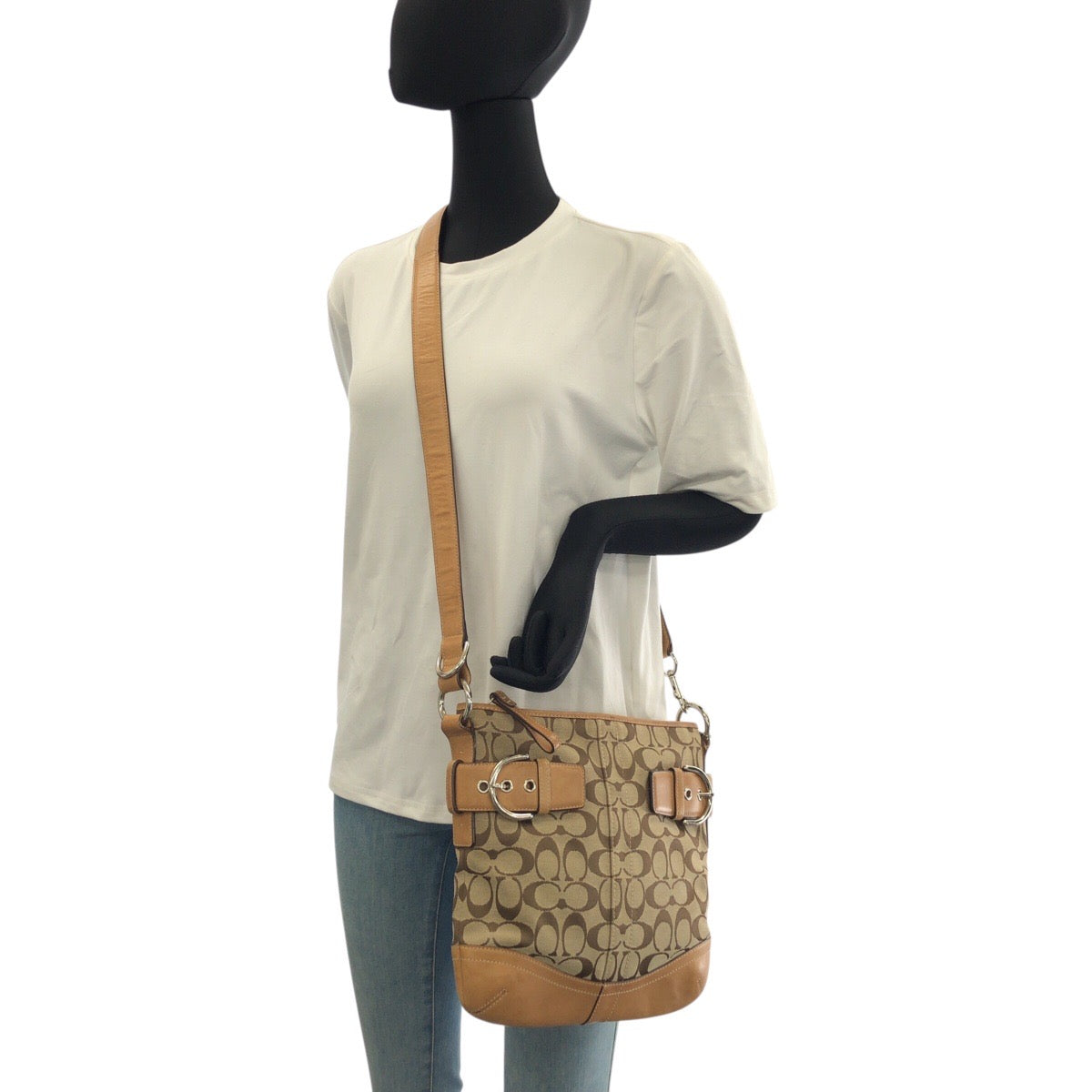 22235
COACH コーチ シグネチャー ブラウン ベージュ シルバー金具 キャンバス / レザー F0926-F03574 ショルダーバッグ メッセンジャーバッグ レディース AB6