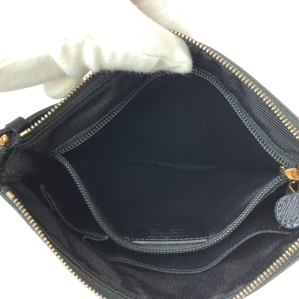 22396
Salvatore Ferragamo サルヴァトーレフェラガモ ヴァラ リボン ブラック 黒 ゴールド金具 ナイロン / レザー AU21 C170 ショルダーバッグ ポシェット レディース ABP14