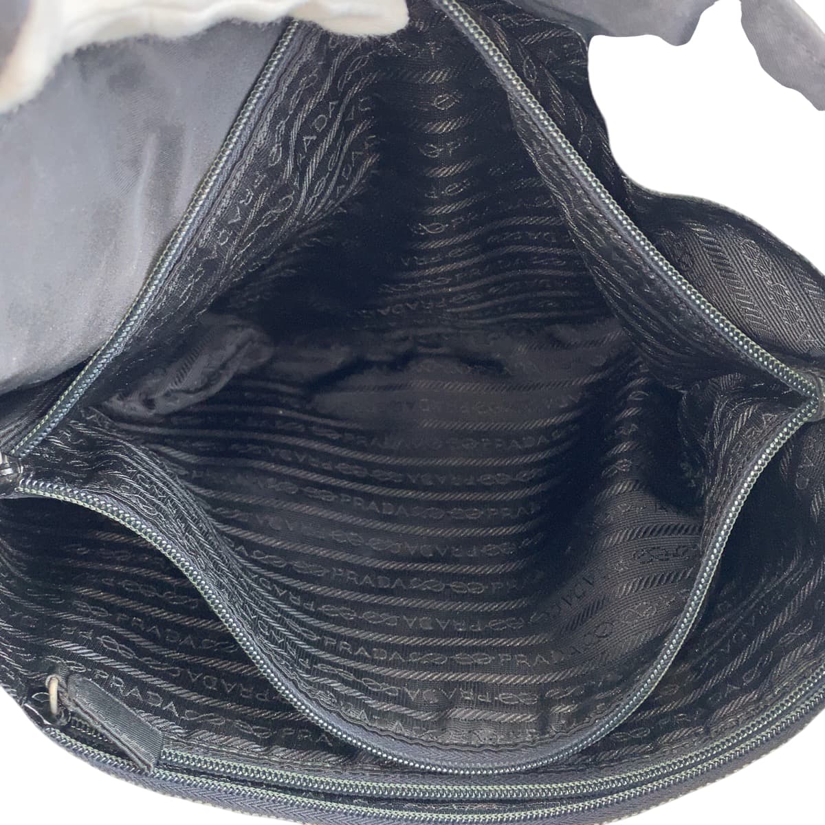 22398
PRADA プラダ テスート 三角ロゴプレート ブラック 黒 シルバー金具 ナイロン トートバッグ ショルダーバッグ レディース AB18