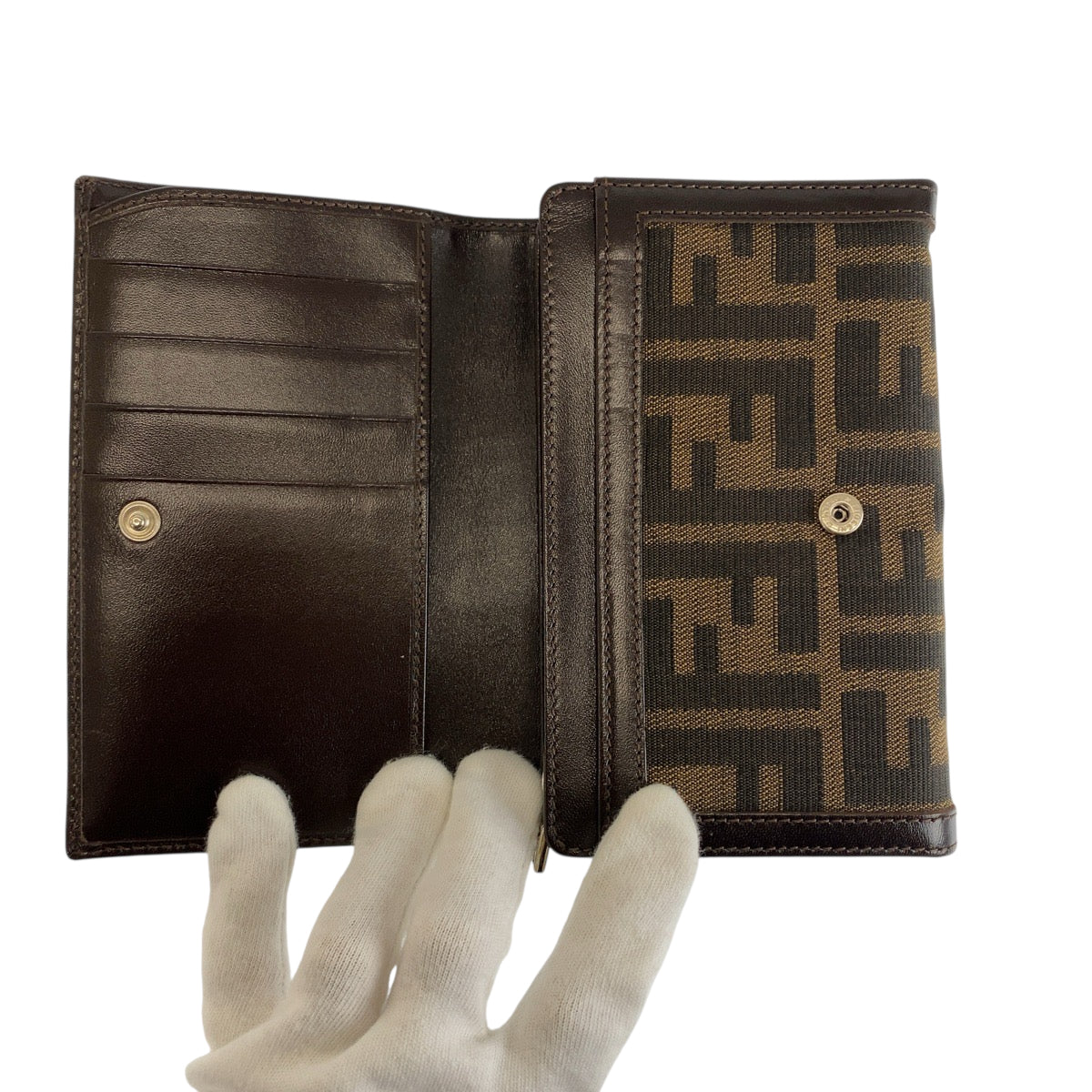 22445
FENDI フェンディ ズッカ ブラウン シルバー金具 キャンバス / レザー 31052 折財布 コンパクトウォレット 男女兼用 レディース A15