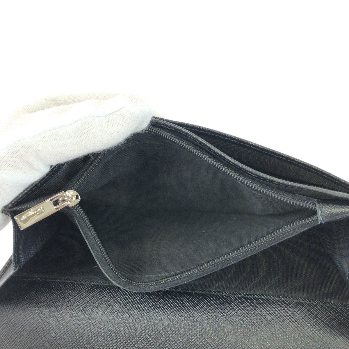 22469
Salvatore Ferragamo サルヴァトーレフェラガモ ガンチーニ ブラック 黒 シルバー金具 レザー 1K22-264433 長財布 ロングウォレット レディース AB5