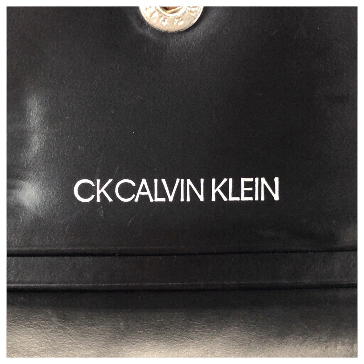 22509
Calvin Klein カルバンクライン CK 4連 ブラック 黒 シルバー金具 レザー キーケース メンズ AB1
