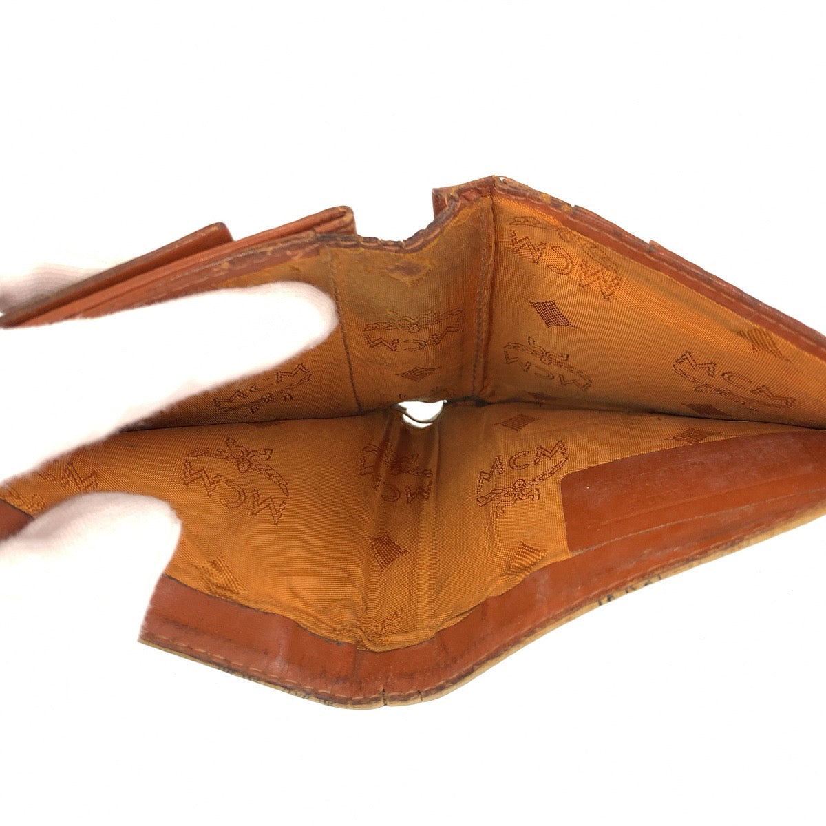 22520
MCM エム シー エム ヴィセトス ブラウン キャメル ゴールド金具 レザー 折財布 コンパクトウォレット レディース B1