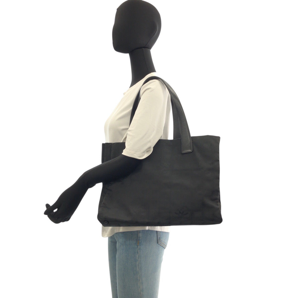 22546
CHANEL シャネル ニュートラベルライン ニュートラトートMM ブラック 黒 ナイロン / レザー トートバッグ ショルダーバッグ レディース A68