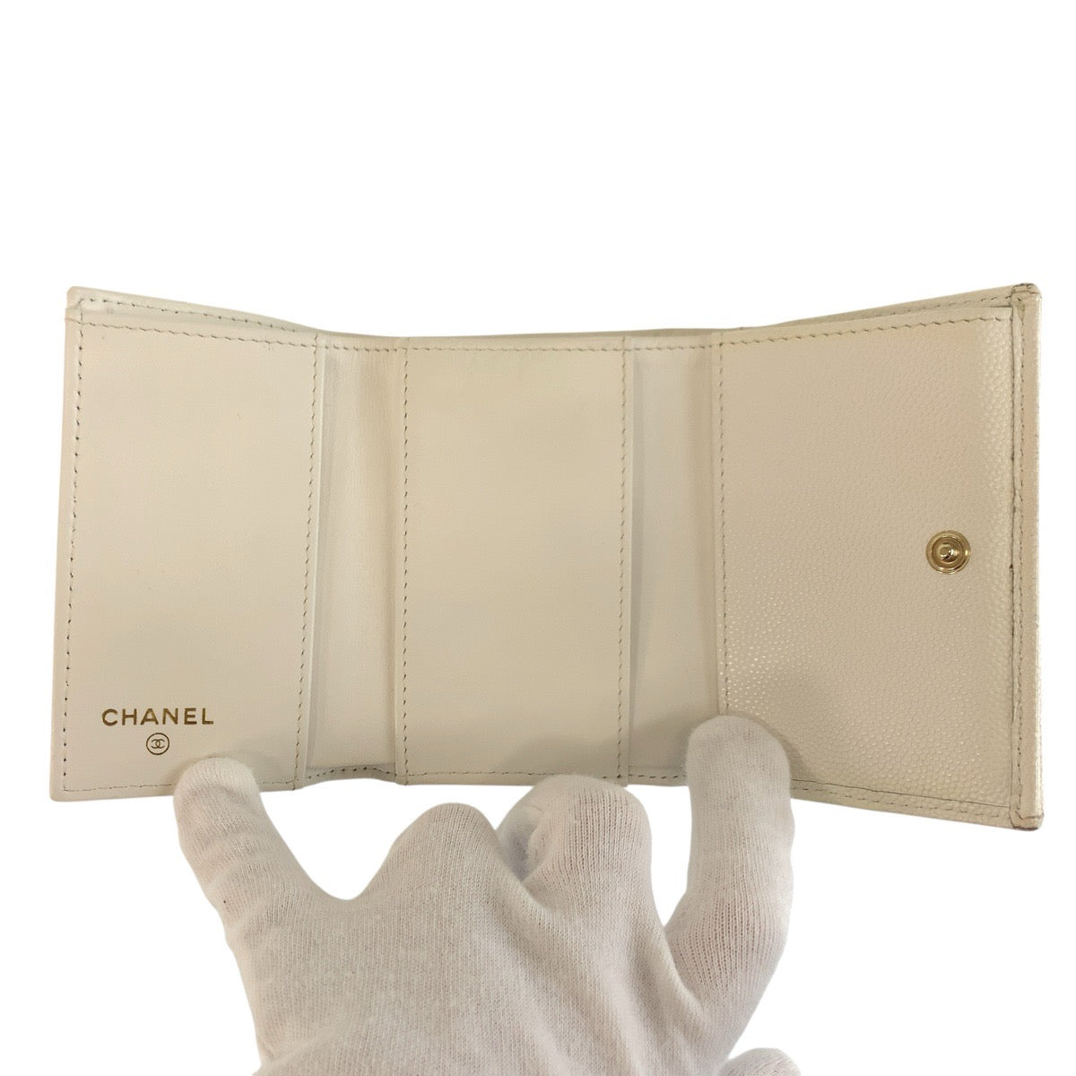 22572
CHANEL シャネル マトラッセ ココマーク ホワイト ゴールド金具 レザー 三つ折り財布 折財布 コンパクトウォレット レディース ABP70