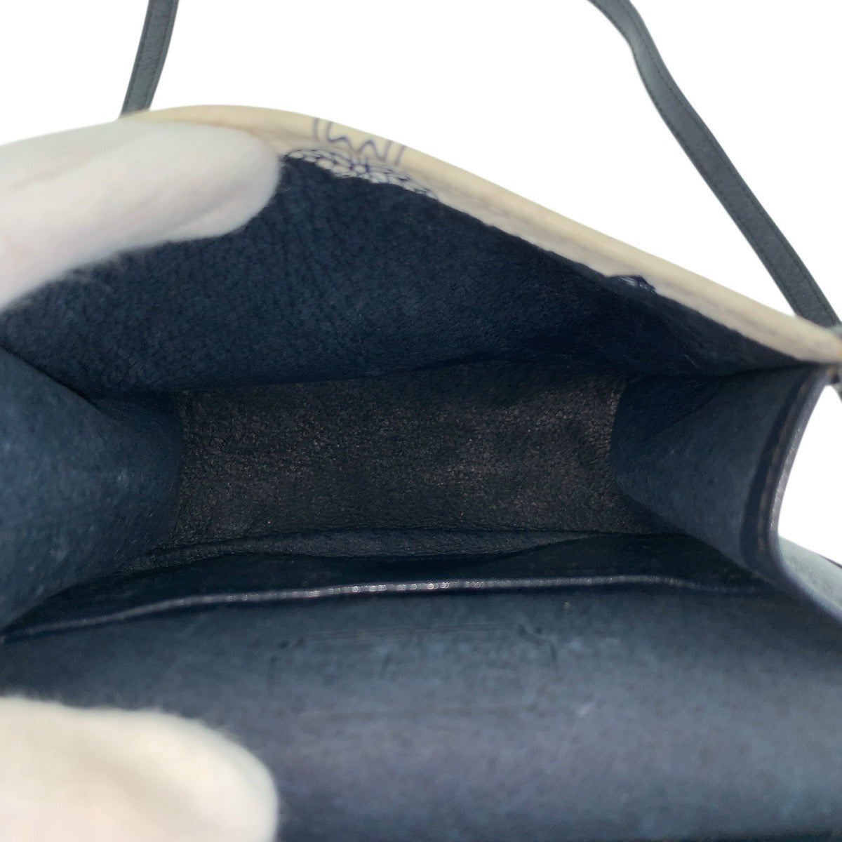 22586
MCM エム シー エム ヴィセトス ホワイト ネイビー ゴールド金具 レザー ショルダーバッグ ポシェット レディース ABP30