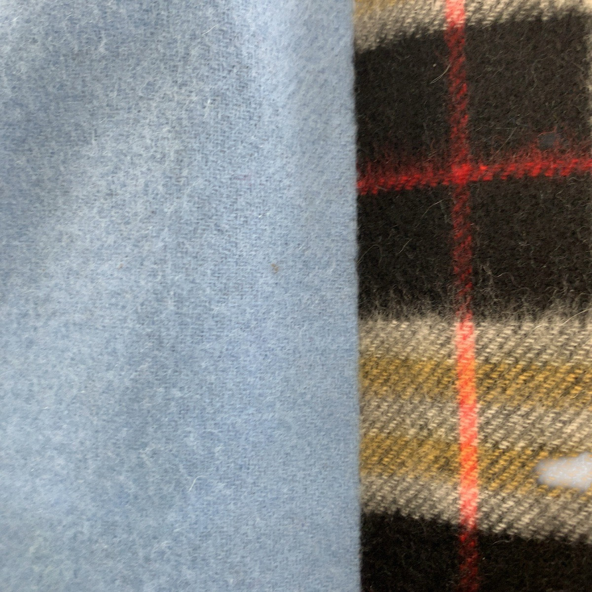 22589
BURBERRY Checkered Blue Multicolor Cashmere 8007292 Scarf Stole Unisex Women's A35