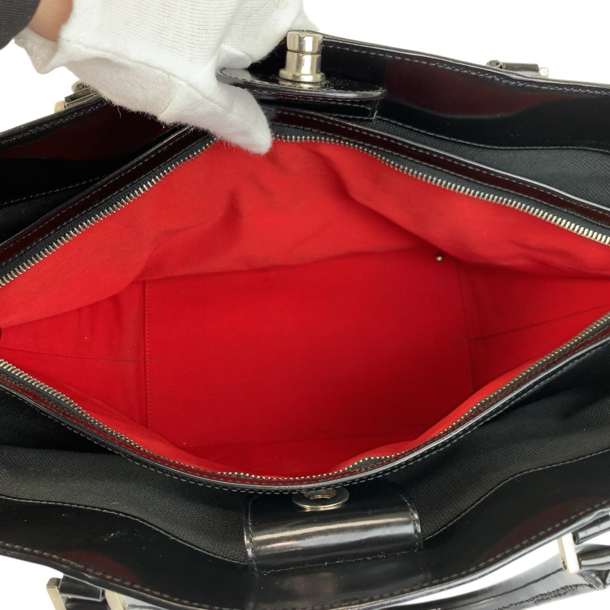 22613
TOD’S トッズ ブラック 黒 レッド シルバー金具 エナメル 8304 トートバッグ ハンドバッグ レディース AB21