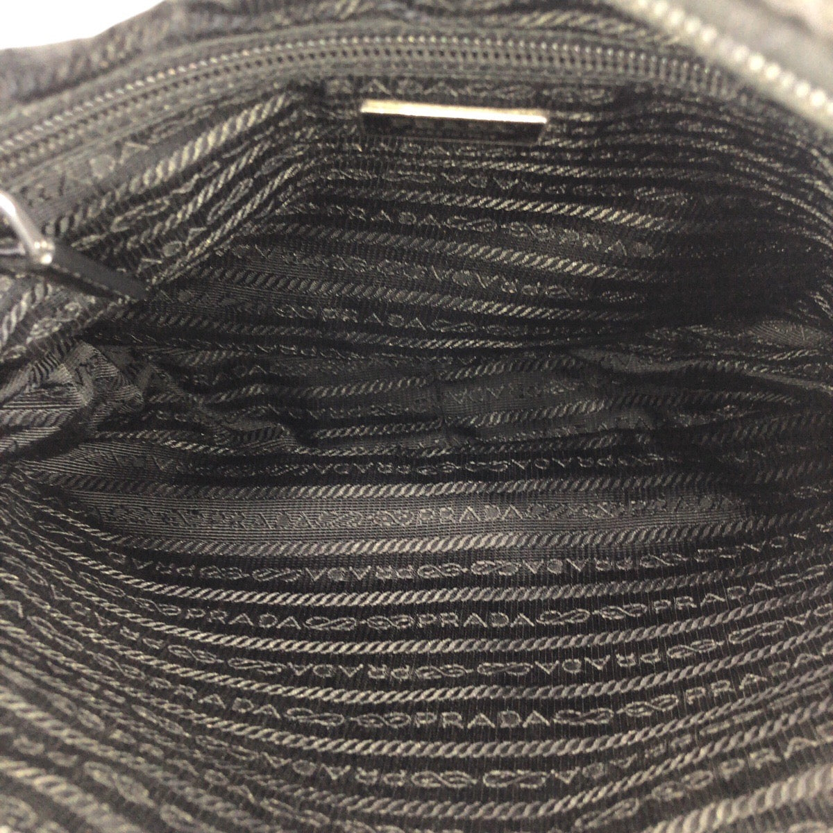 22631
PRADA プラダ テスート 三角ロゴプレート ブラック 黒 シルバー金具 ナイロン / レザー ショルダーバッグ メッセンジャーバッグ メンズ ABP37