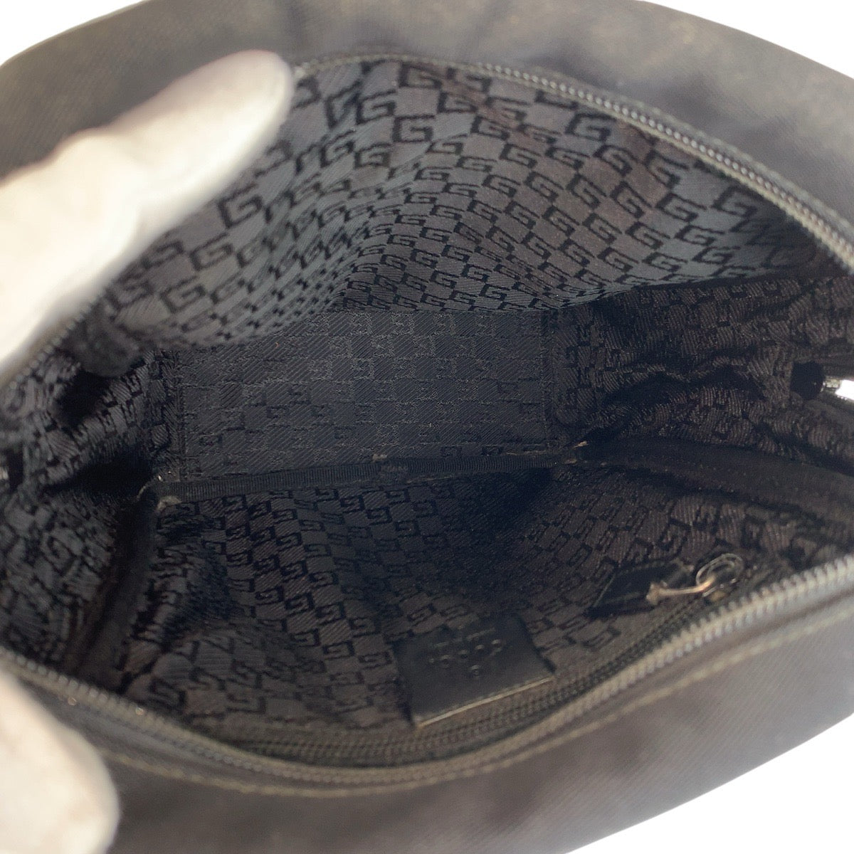 22646
GUCCI グッチ ブラック 黒 シルバー金具 ナイロン 0181612 ショルダーバッグ ポシェット 男女兼用 メンズ AB28