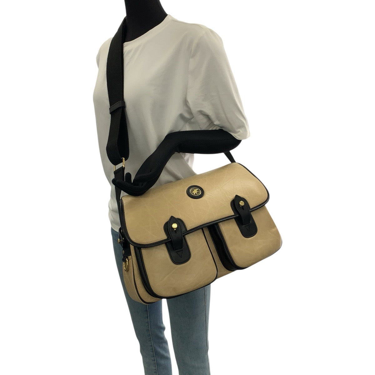 22666
HUNTING WORLD ハンティングワールド ベージュ ブラック ゴールド金具 バチュークロス ショルダーバッグ メッセンジャーバッグ レディース ABP28