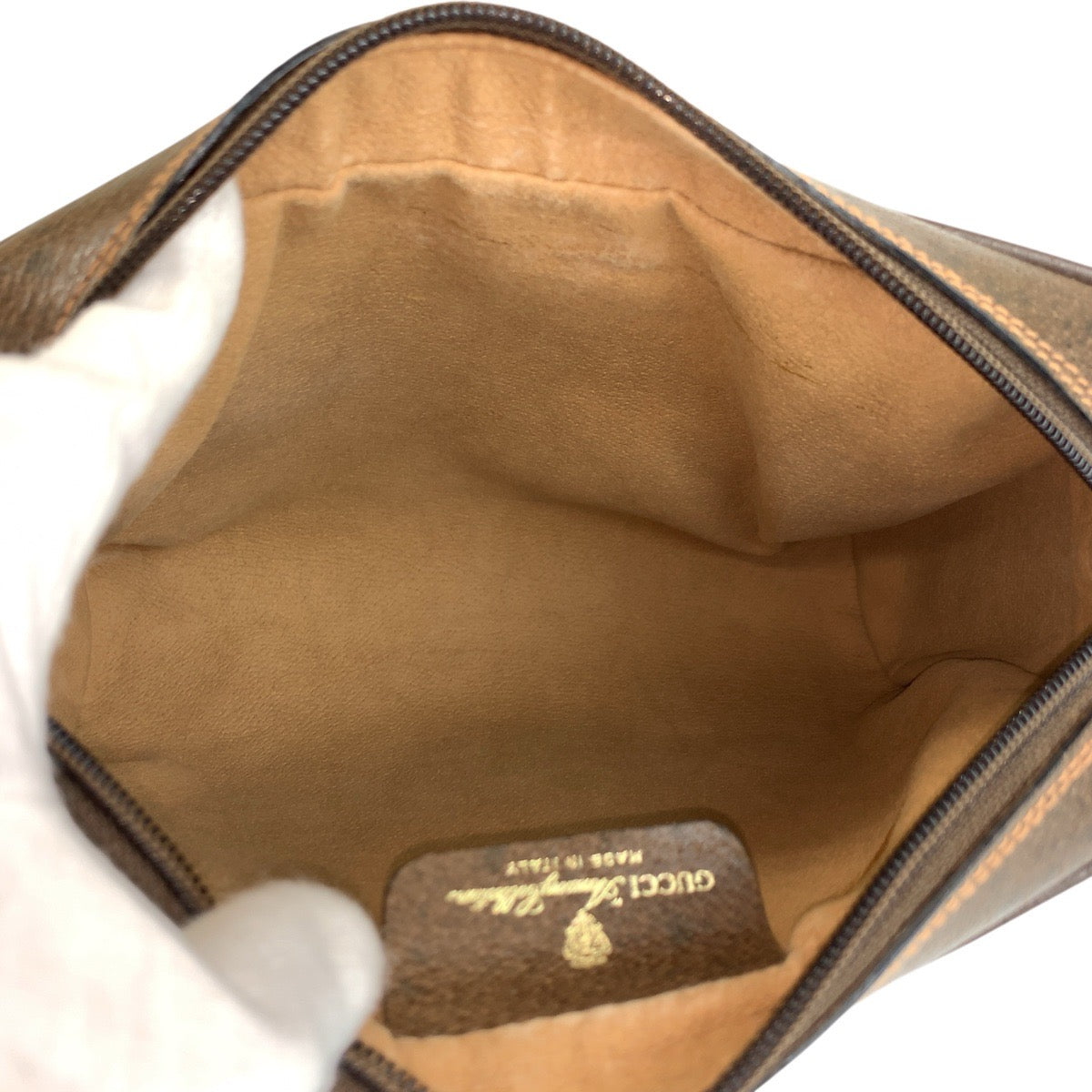 22674
GUCCI グッチ ヴィンテージ シェリーライン ベージュ ブラウン ゴールド金具 GGスプリームキャンバス / レザー 89 01 012 クラッチバッグ セカンドバッグ メンズ ABP21