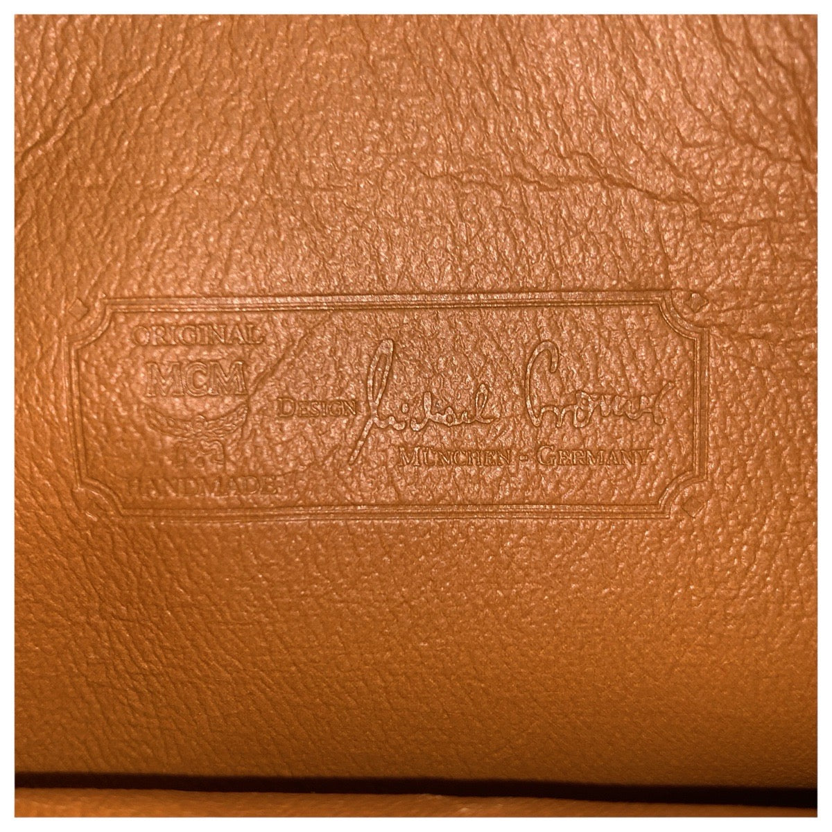22698
MCM エム シー エム ヴィンテージ ヴィセトス ブラウン キャメル ゴールド金具 PVC / レザー セカンドバッグ クラッチバッグ メンズ AB9