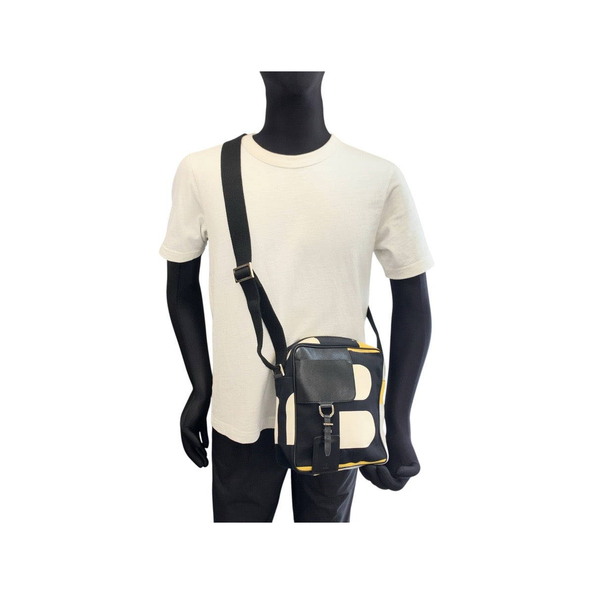 22699
BALLY バリー ビジーB ブラック イエロー グレー シルバー金具 レザー / キャンバス ショルダーバッグ ポシェット メンズ AB14