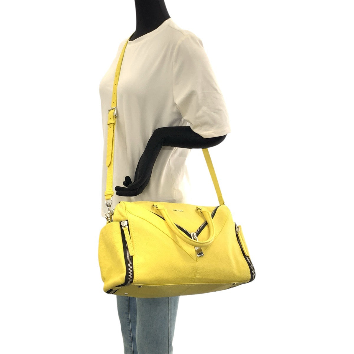 22701
DIESEL ディーゼル レ ジッパー 2way イエロー ブラック シルバー金具 レザー ショルダーバッグ トートバッグ レディース ABP15