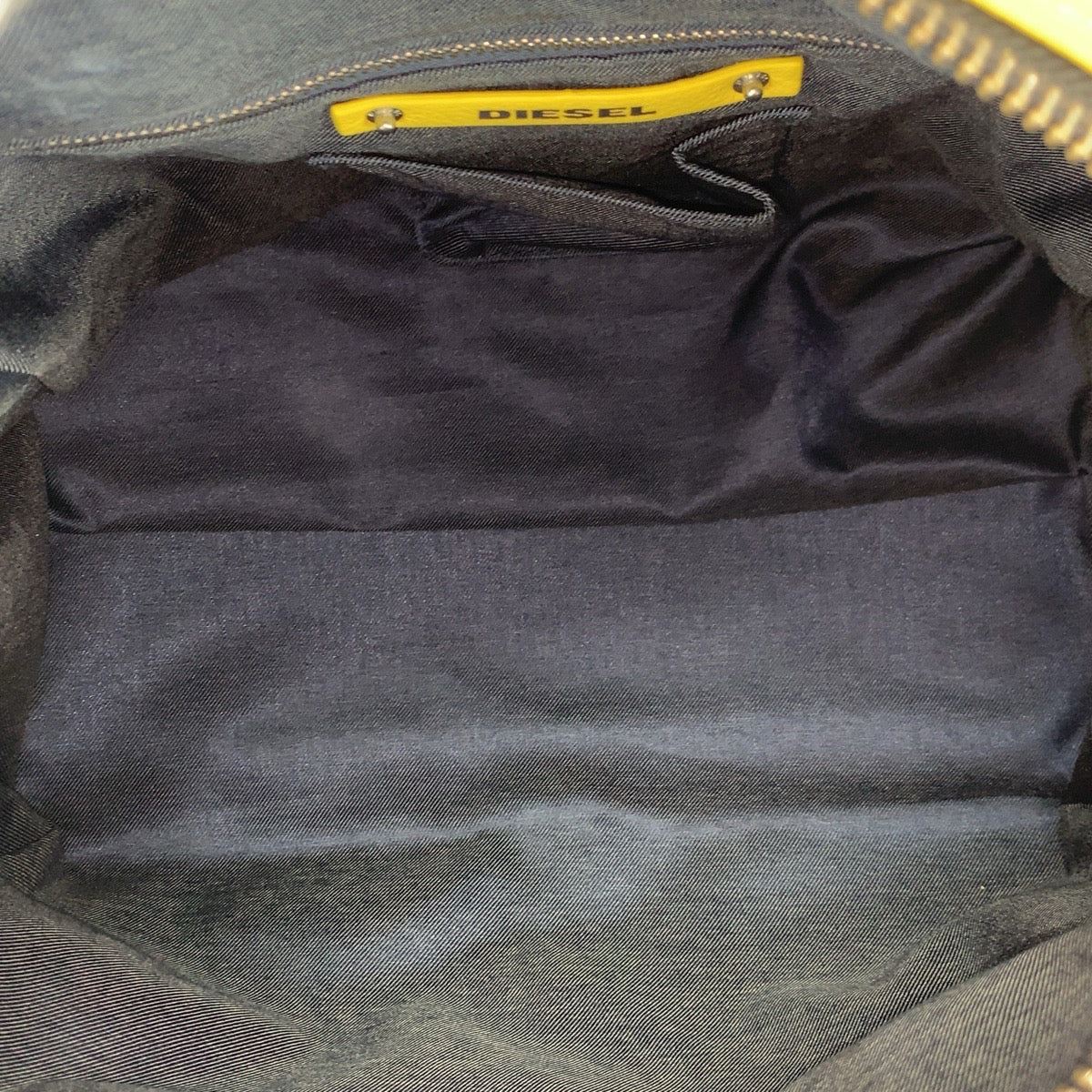 22701
DIESEL ディーゼル レ ジッパー 2way イエロー ブラック シルバー金具 レザー ショルダーバッグ トートバッグ レディース ABP15