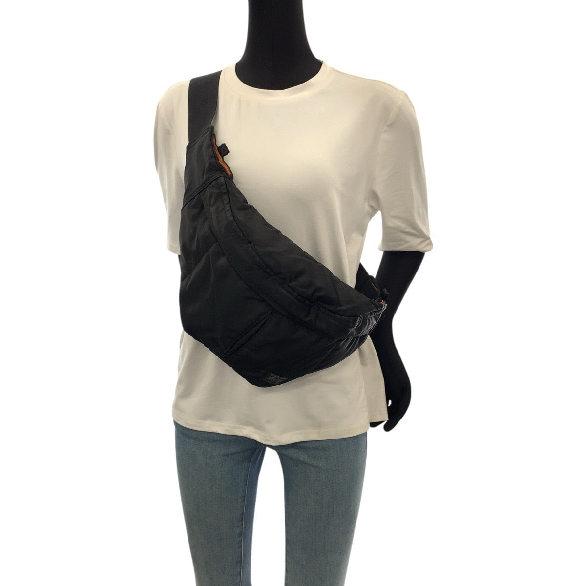 22703
PORTER ポーター タンカー ブラック 黒 シルバー金具 ナイロン ボディバッグ ウエストポーチ バムバッグ メンズ ABP9