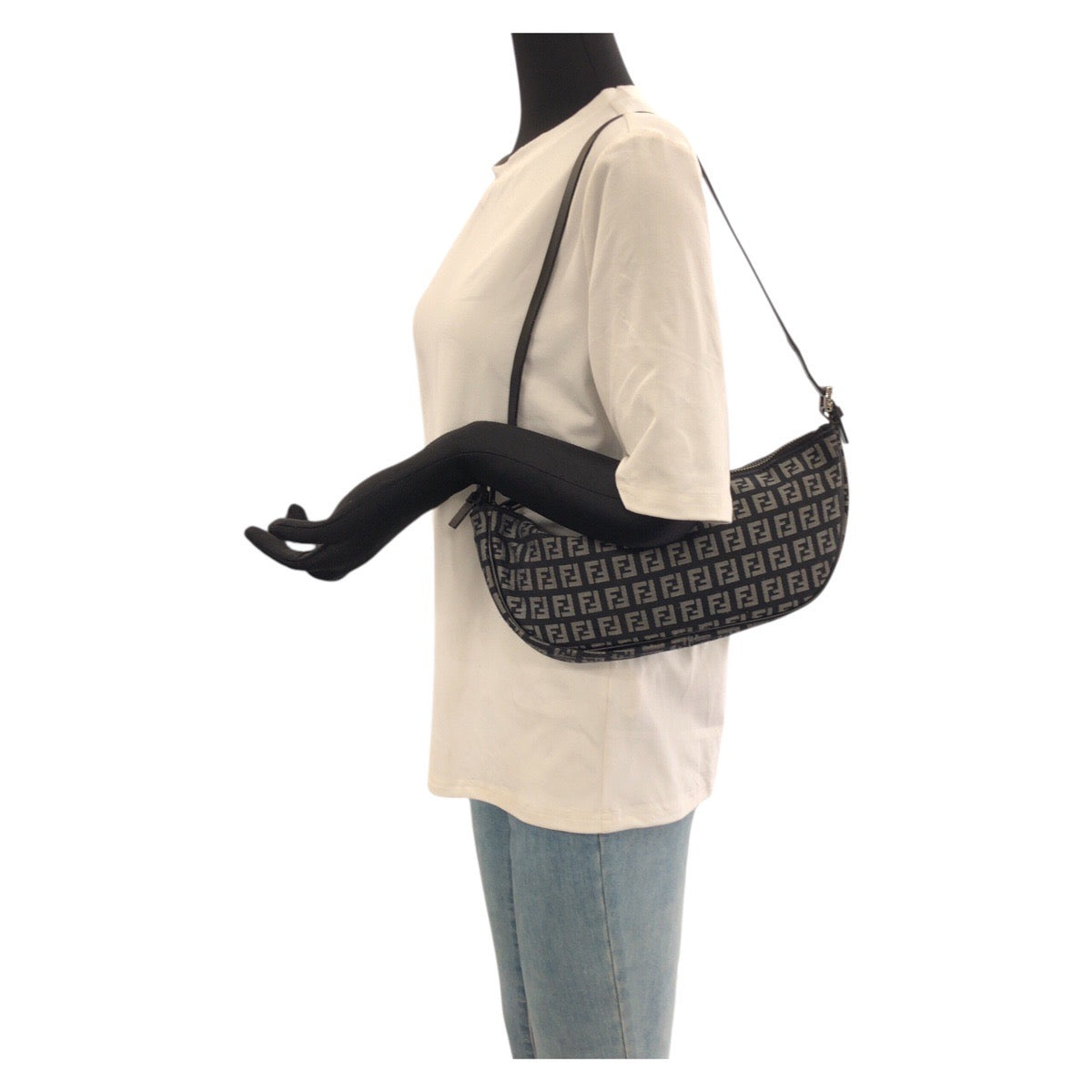 22720
FENDI フェンディ ズッカ ブラック 黒 ガンメタ金具 キャンバス / レザー 8BR144 ハンドバッグ ショルダーバッグ アクセサリーポーチ レディース AB49