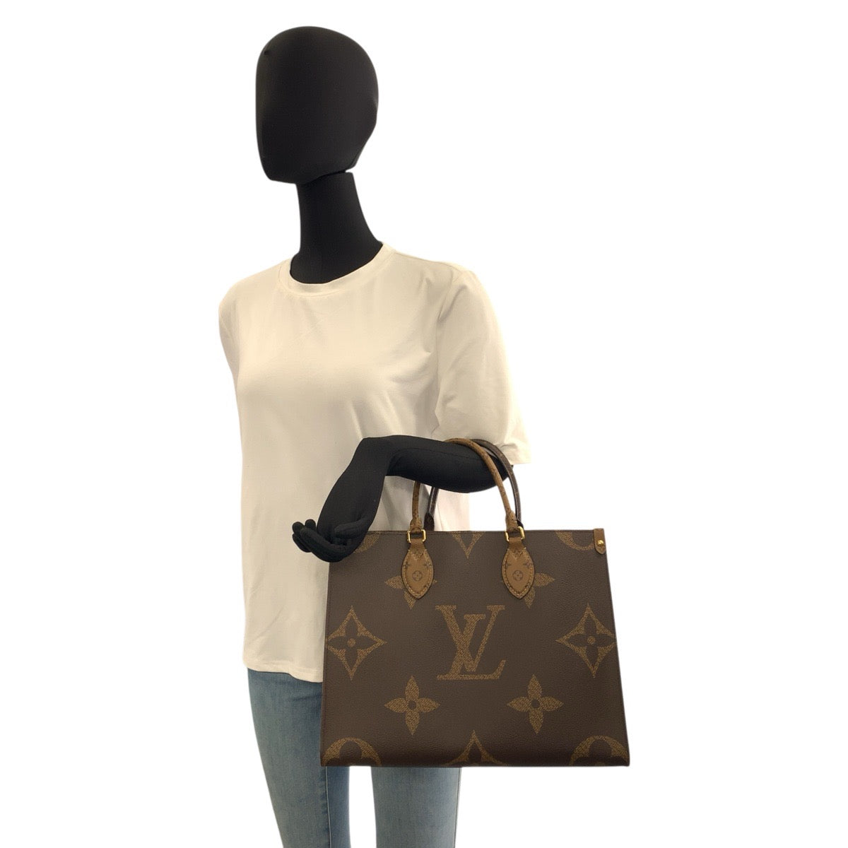 22733
LOUIS VUITTON ルイヴィトン モノグラム リバース オンザゴー MM ブラウン ベージュ ゴールド金具 PVC M45321 トートバッグ ショルダーバッグ レディース ABP210