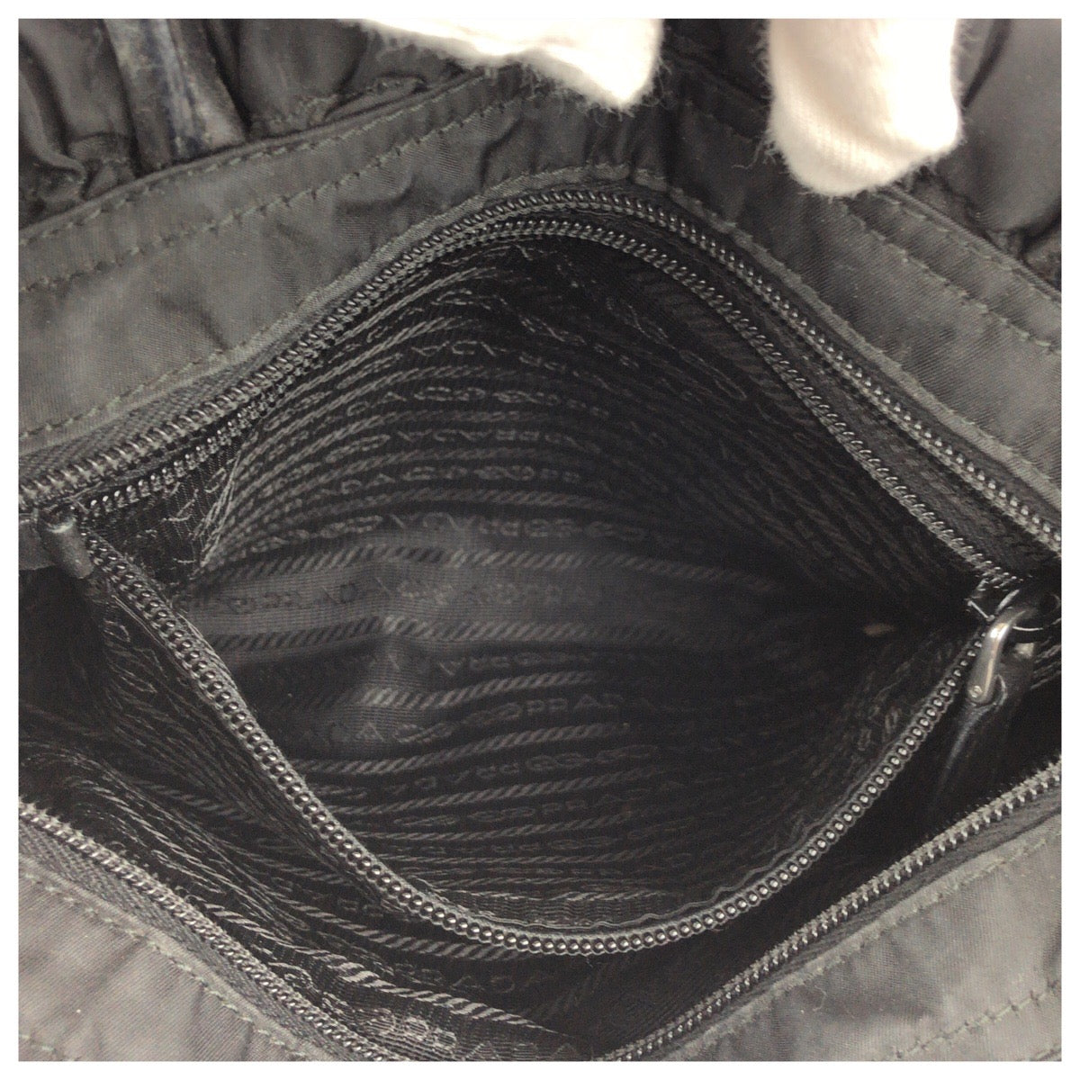 22742
PRADA プラダ テスート 三角ロゴプレート ブラック 黒 シルバー金具 ナイロン / レザー トートバッグ ハンドバッグ ショルダーバッグ レディース ABP42