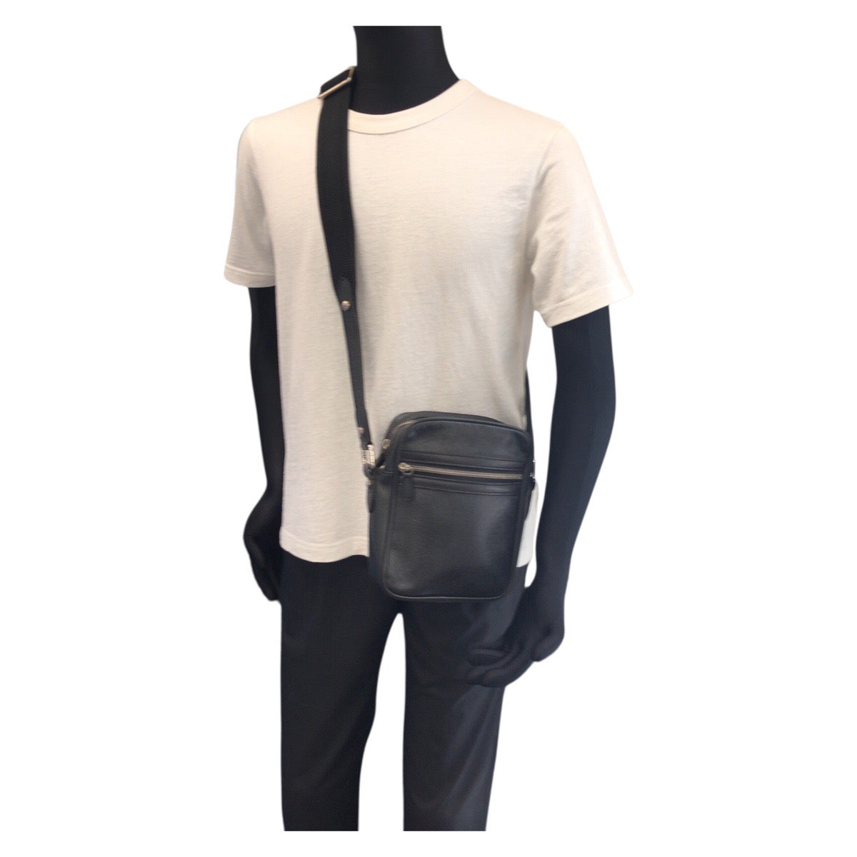 22755
LOUIS VUITTON Taiga Dimitri Black Silver Hardware Leather M32462 Shoulder Bag Pochette Men's ABP36