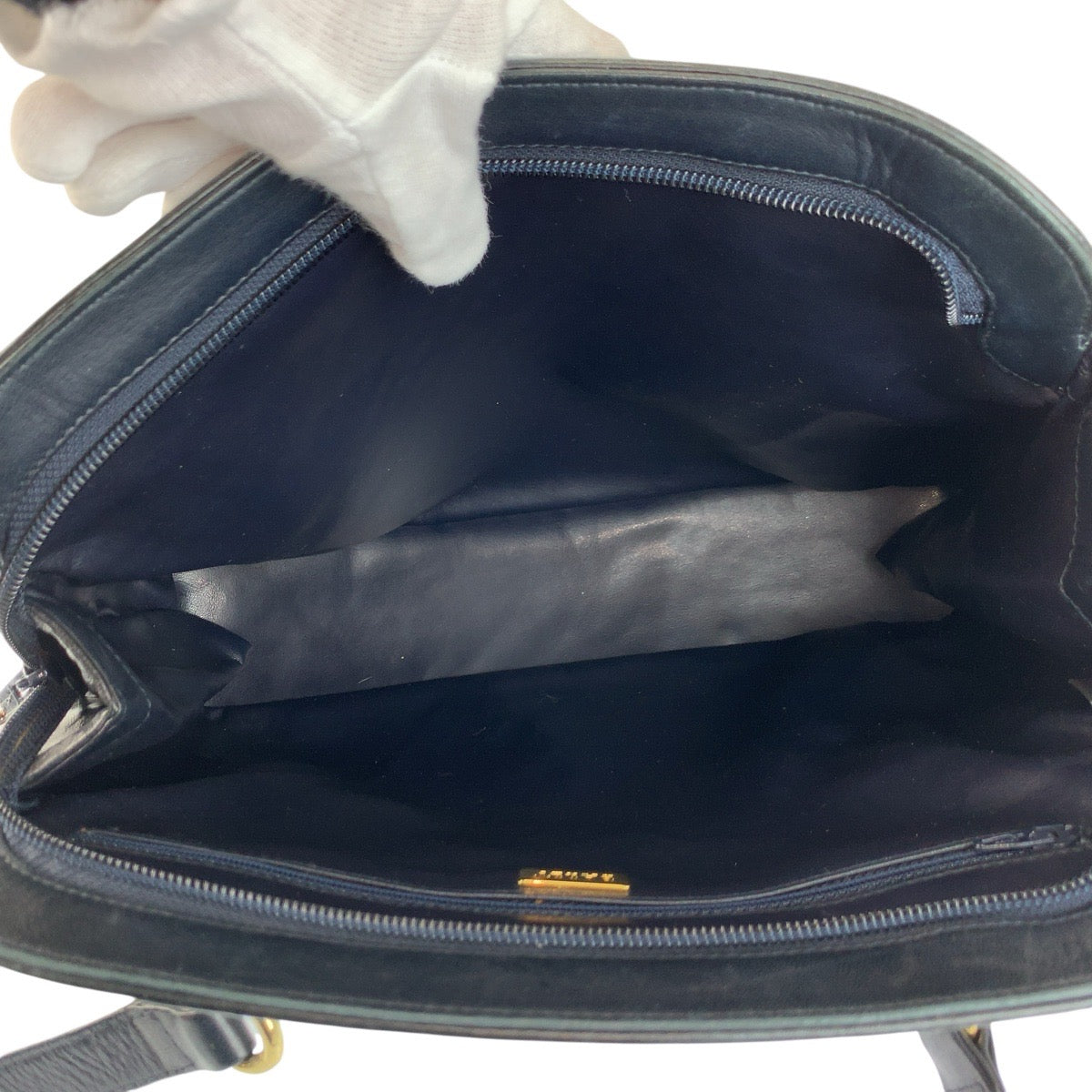 22935
BALLY バリー キルティング ネイビー ゴールド金具 レザー ショルダーバッグ レディース ABP21