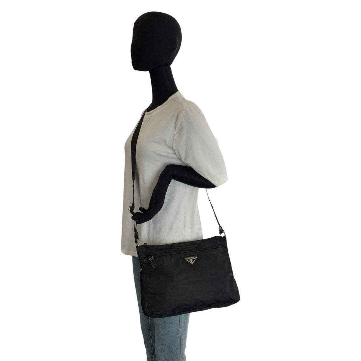 22946
PRADA プラダ テスート 三角ロゴプレート ブラック 黒 シルバー金具 ナイロン / レザー ショルダーバッグ ポシェット レディース AB28