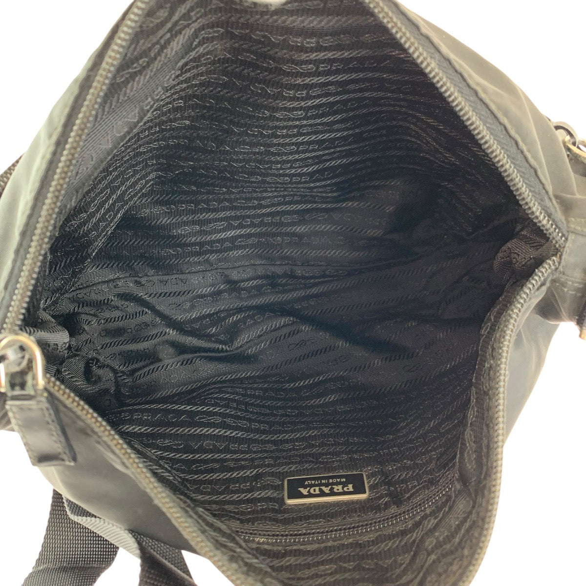 22946
PRADA プラダ テスート 三角ロゴプレート ブラック 黒 シルバー金具 ナイロン / レザー ショルダーバッグ ポシェット レディース AB28