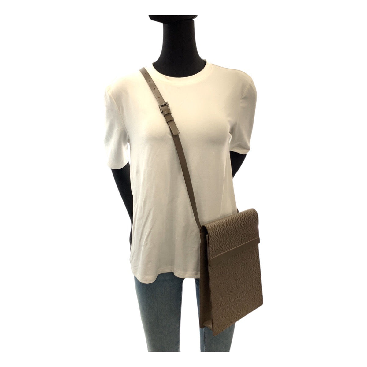 22992
LOUIS VUITTON ルイヴィトン エピ ラマチュエル ペッパー ベージュ シルバー金具 レザー M5247C ショルダーバッグ ポシェット レディース AB28